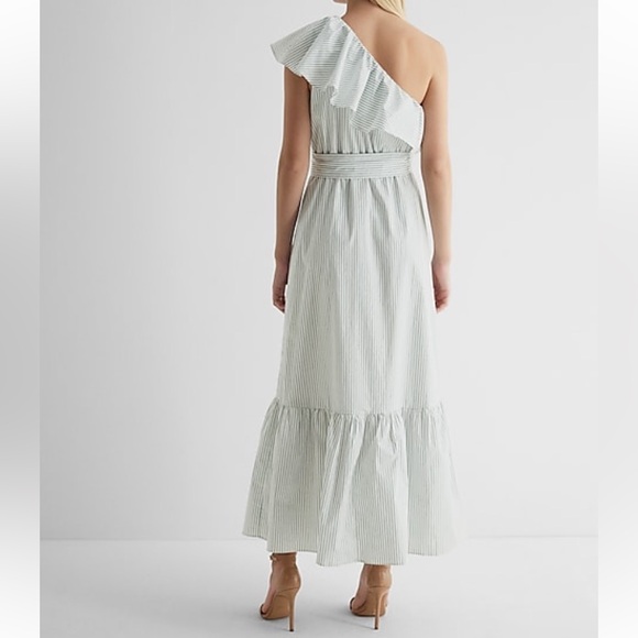 One Shoulder Ruffle Maxi - Picture 2 of 4